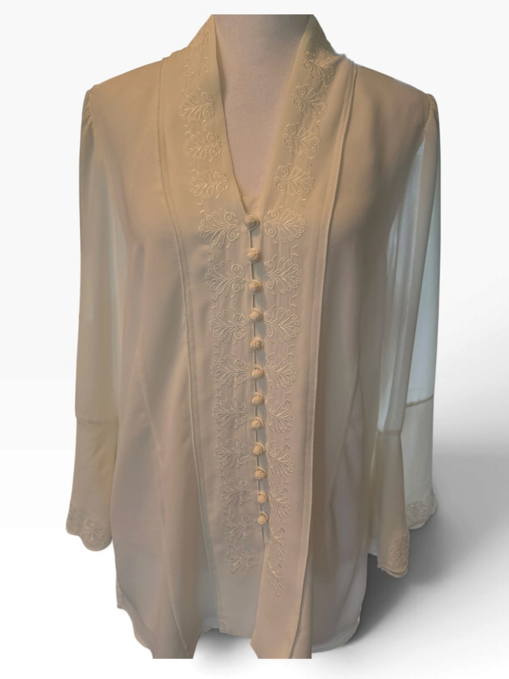 Women’s Vintage Victor Costa lined white embroidered blouse. EUC Size Large